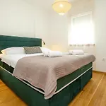 Apartment Sweet *